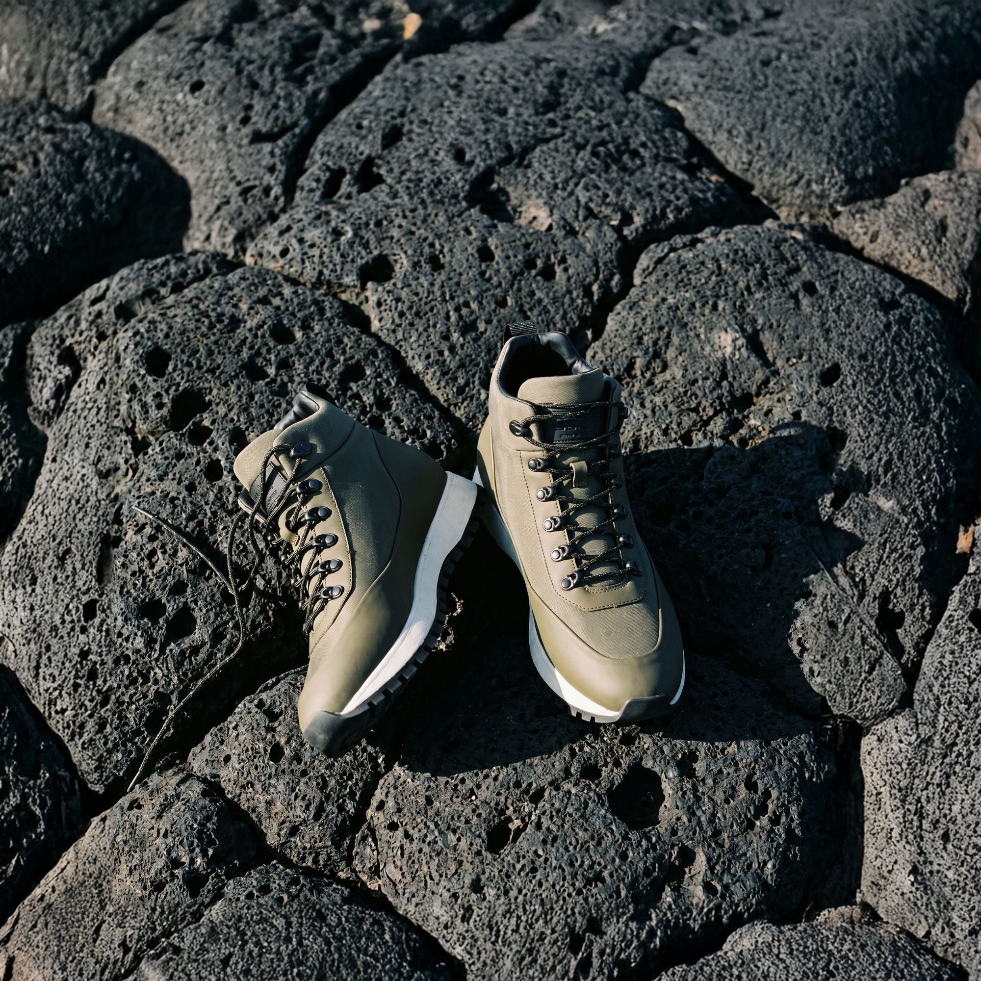 Milan alligator sneakers beige - exotic leather sneakers
